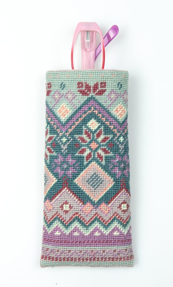 Appletons Kits - UK Range Fair Isle Glasses Case - HM Nabavian