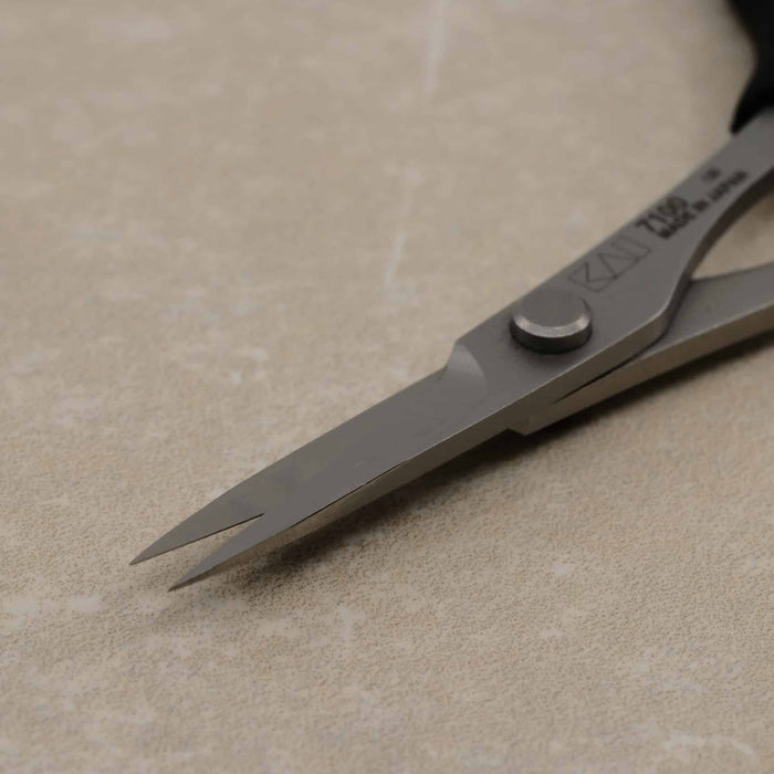 Kai 7100: 4 1/4 in. Professional Scissor